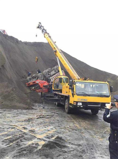 乐山上犹道路救援